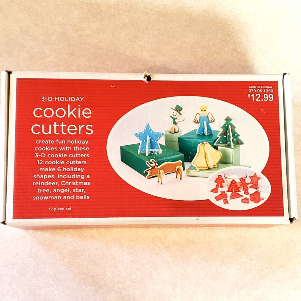 New in Box- Set of 6, 3D Holiday Cookie Cutters from Target